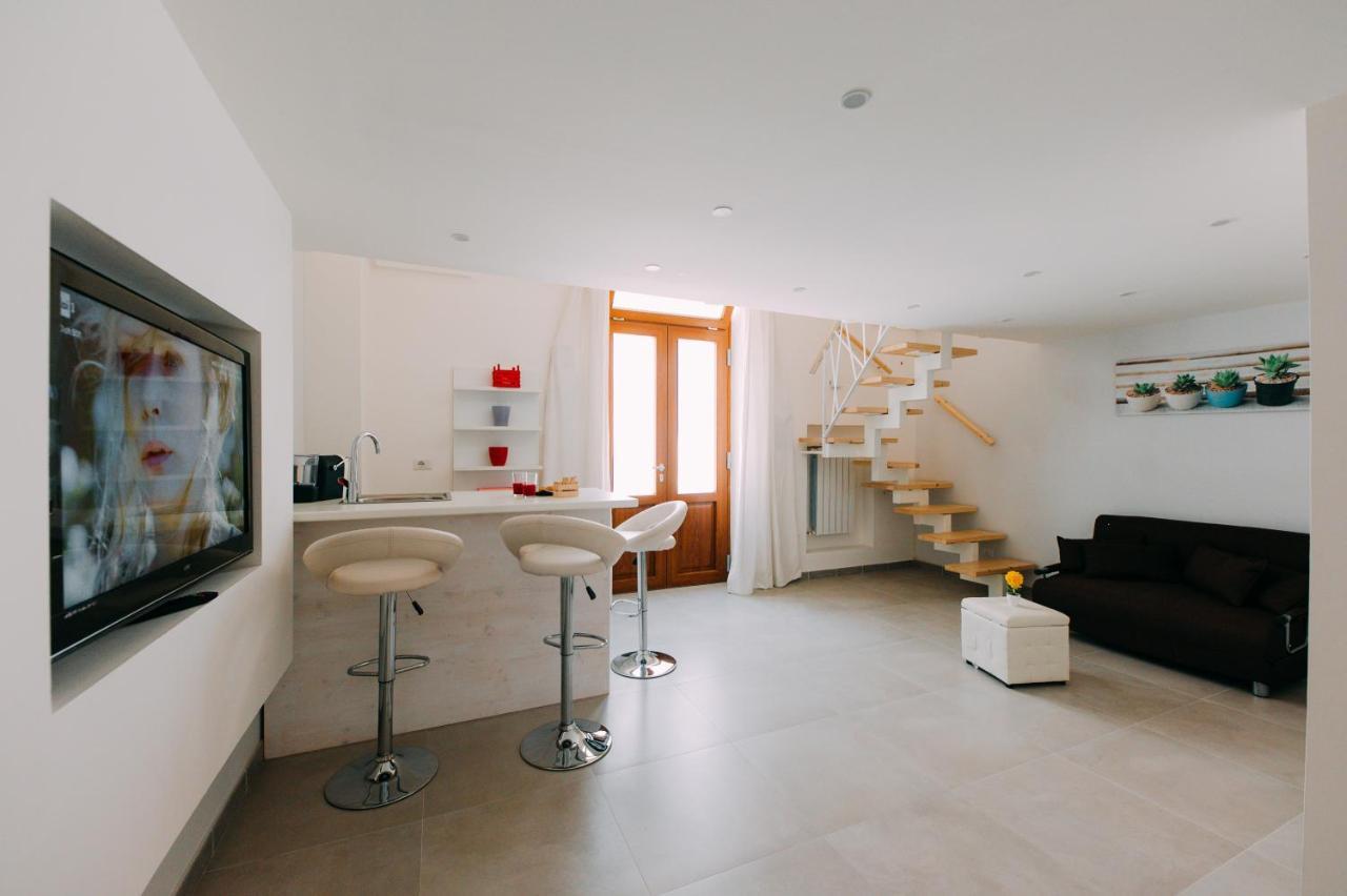 Bed Casa Vacanza Via Gallipoli - Corte Bari บรินดิซิ ภายนอก รูปภาพ
